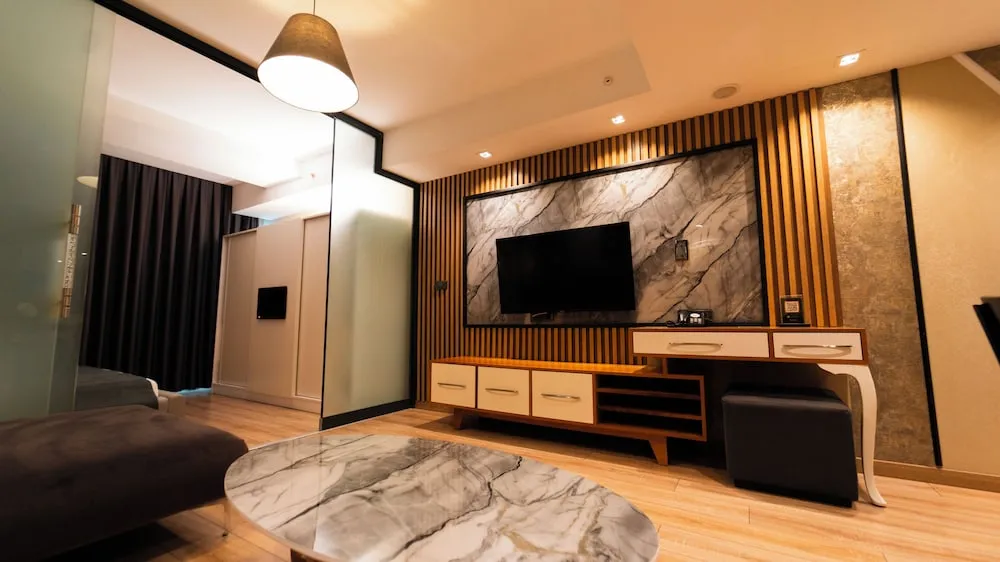 Junior Suite, 1 Queen 2 Single Beds
