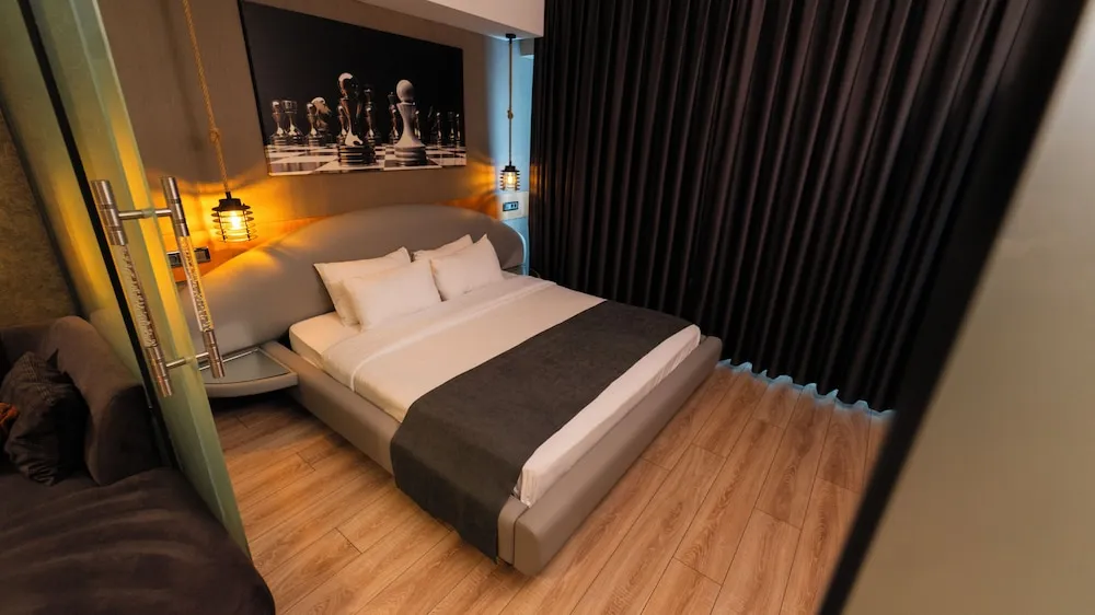 Junior Suite, 1 Queen 2 Single Beds