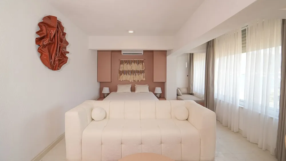 Luxury Oda