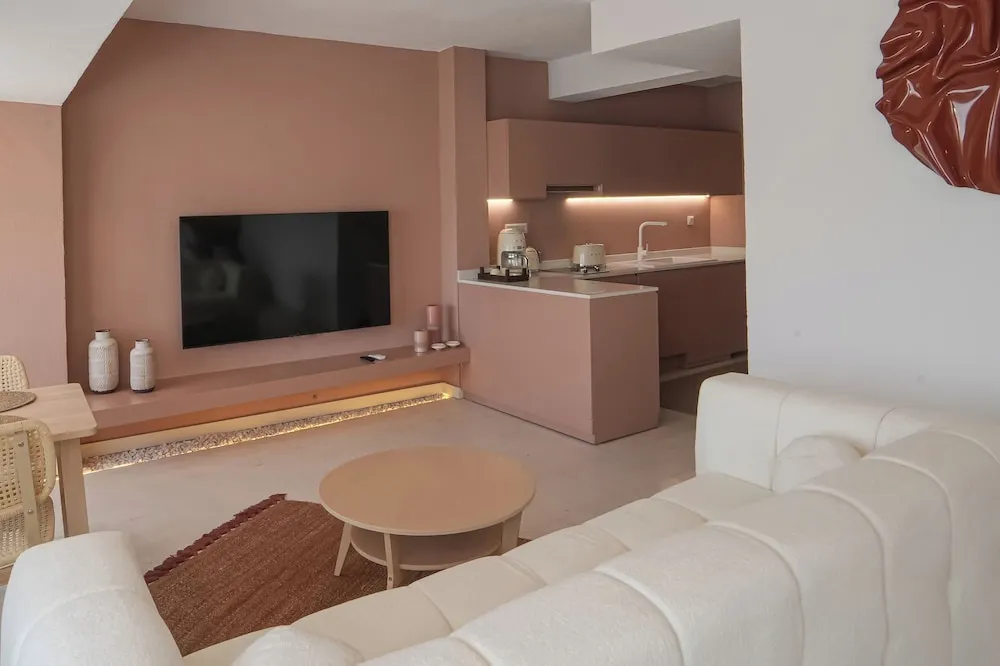 Luxury Oda