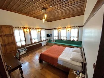 Saffronia 1900 Boutique Hotel