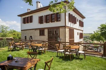 Saffronia 1900 Boutique Hotel