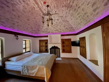 Saffronia 1900 Boutique Hotel