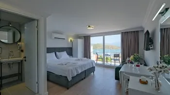 Miralya Suites