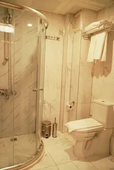 Otel Çınas