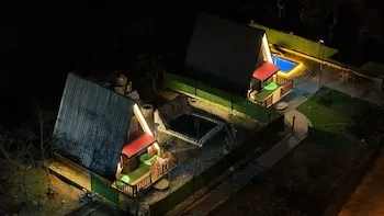 Engreens Suit Bungalov