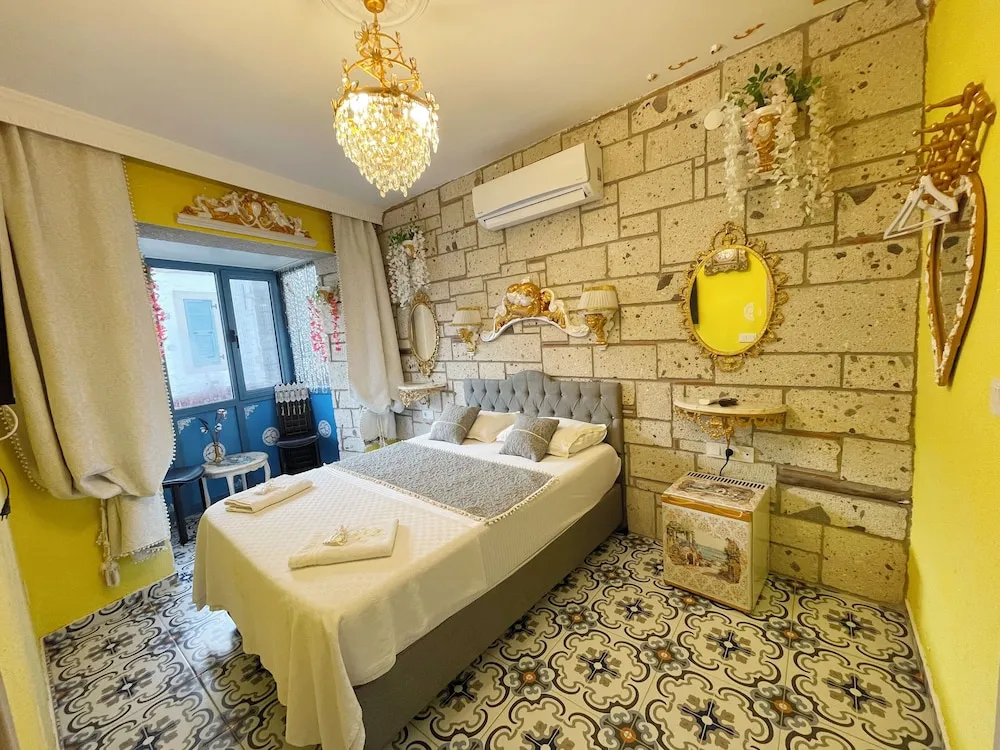 Luxury Tek Büyük Yataklı Oda