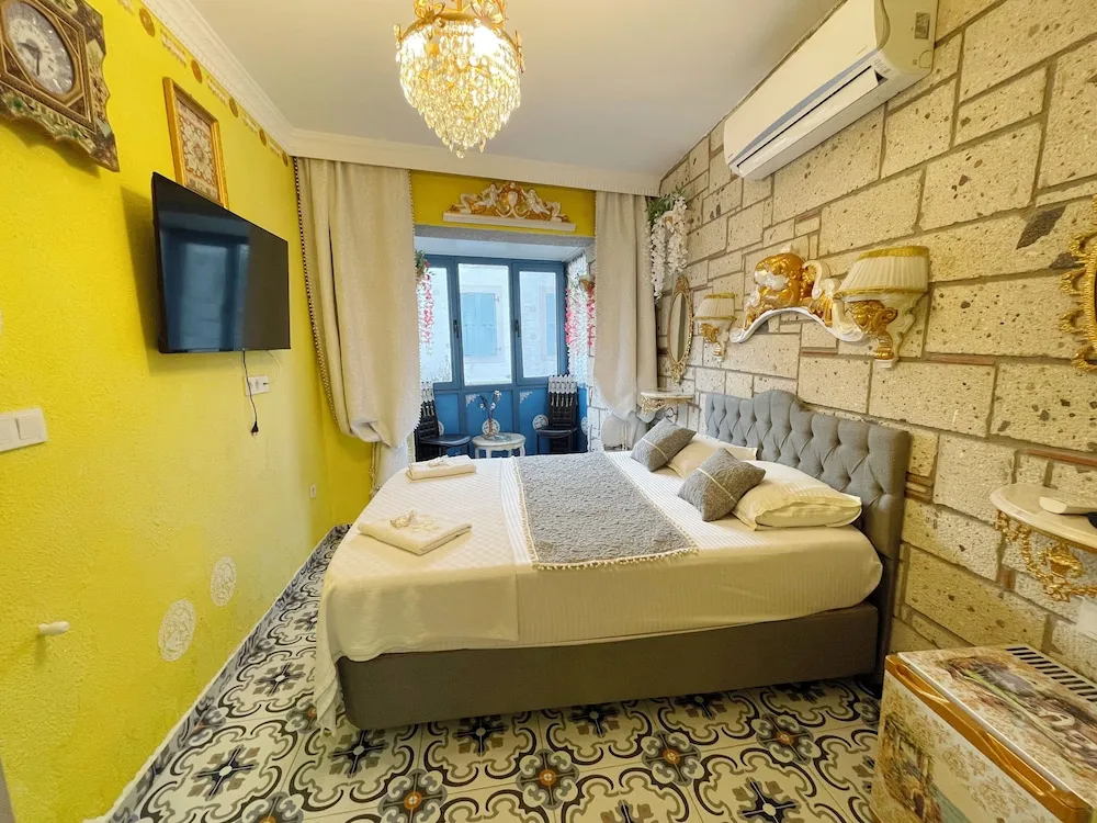 Luxury Tek Büyük Yataklı Oda