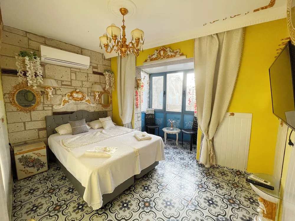 Luxury Tek Büyük Yataklı Oda