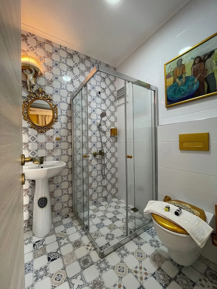 Luxury Tek Büyük Yataklı Oda