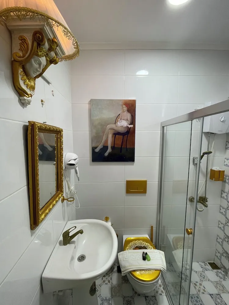 Standard Tek Büyük Yataklı Oda