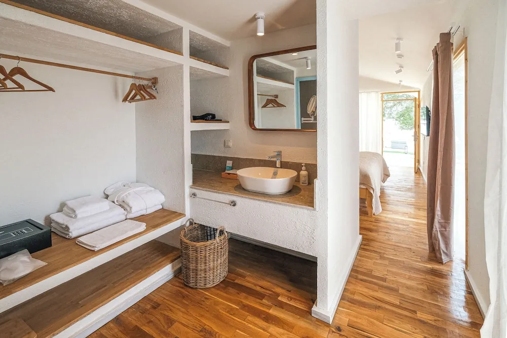 Deluxe Room with King Bed Sea View