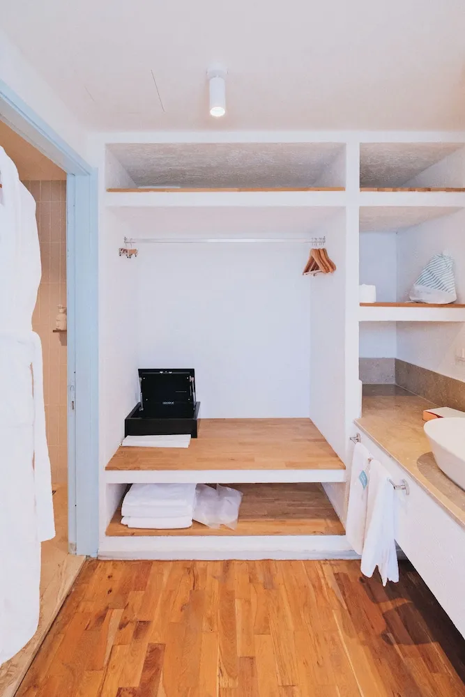 Deluxe Room with King Bed Sea View