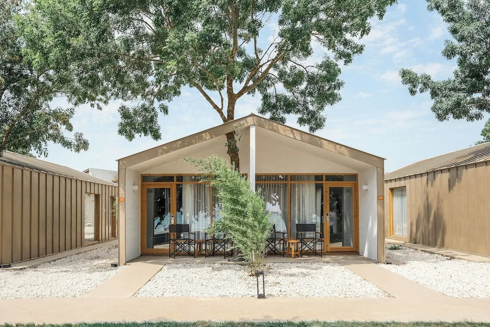 Deluxe Room with King Bed Sea View