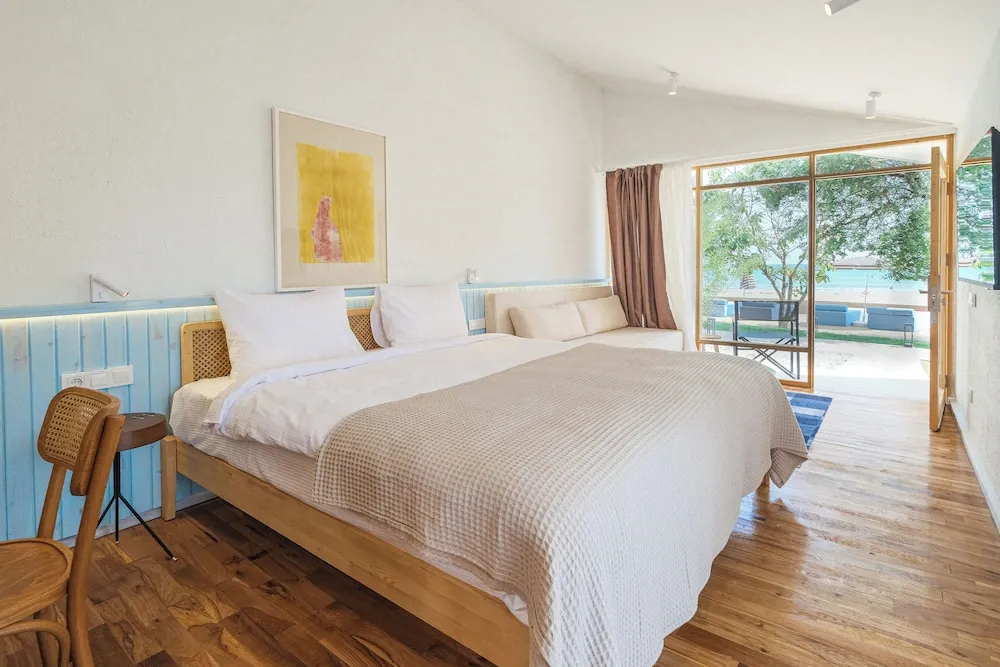 Deluxe Room with King Bed Sea View