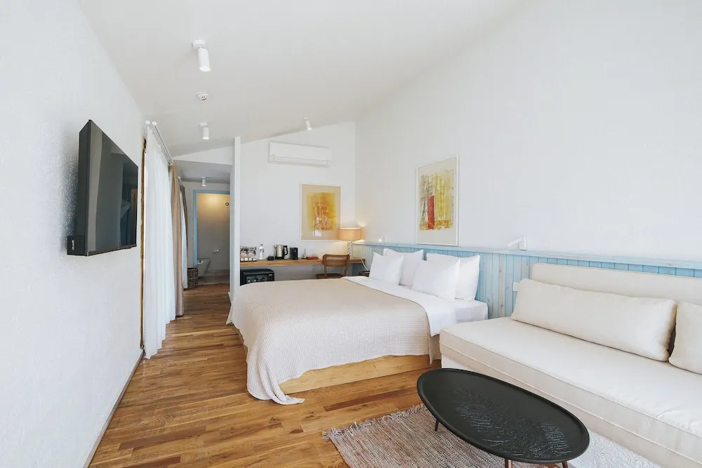 Deluxe Room with King Bed Sea View