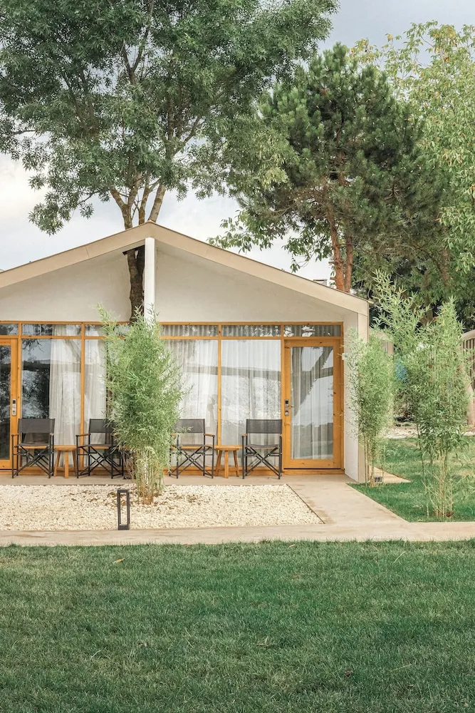 Deluxe Room with King Bed Sea View