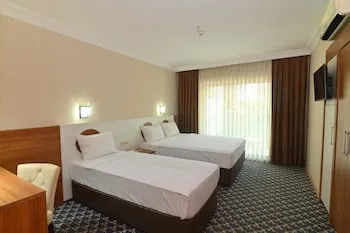 Omorfi Garden Resort Hotel
