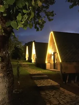 Queen City Hotel and Bungalov