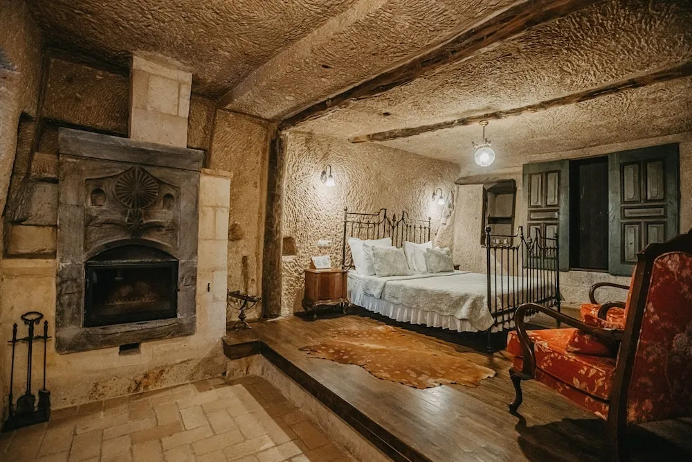 Splendid Cave Suite