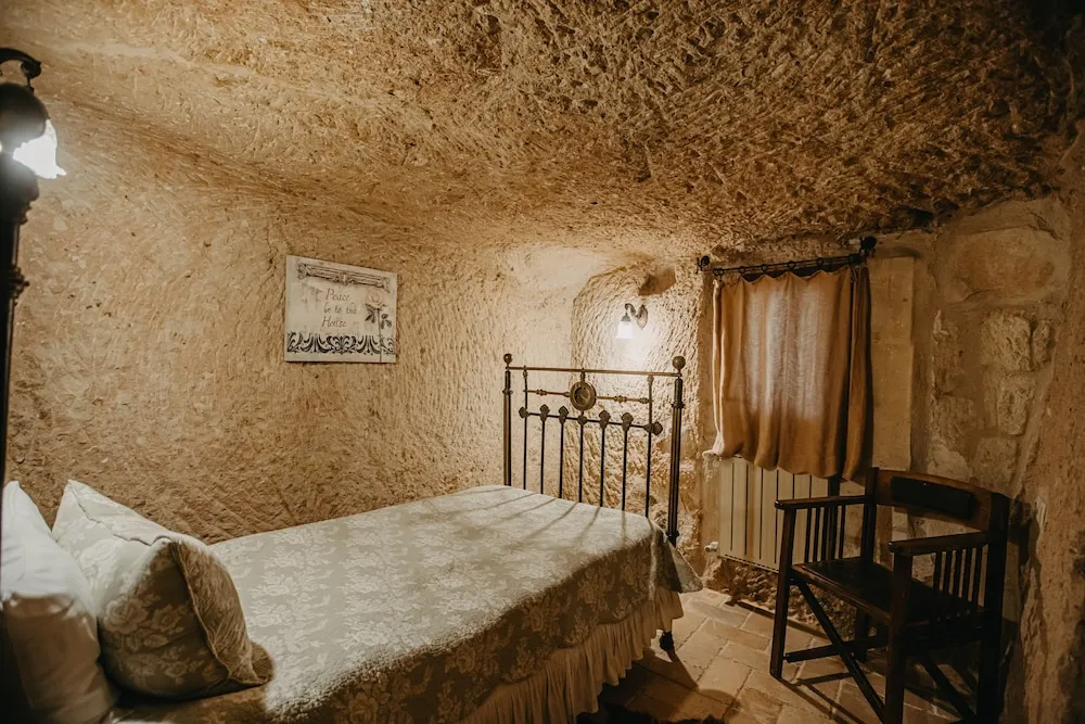 Splendid Cave Suite