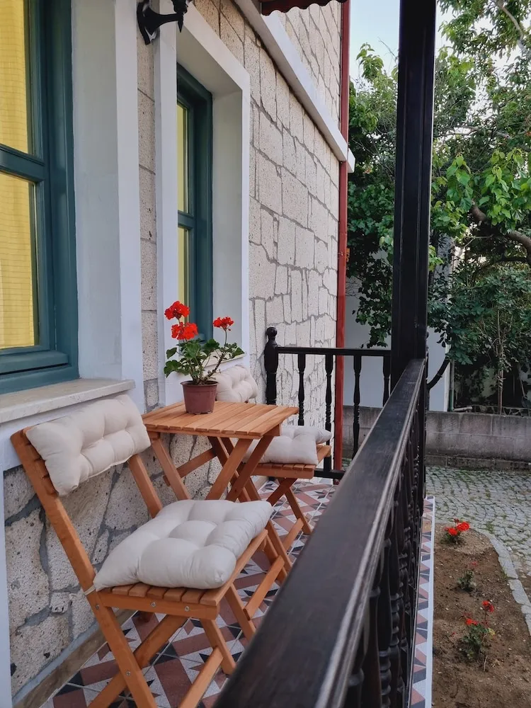 Design Apart Daire, 1 En Büyük (King) Boy Yatak ve Çekyat, Avlu Manzaralı, Bahçeli
