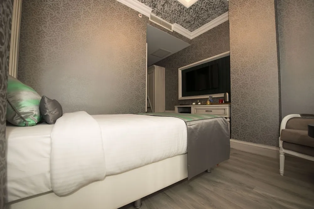 Standard Atrium Double Room