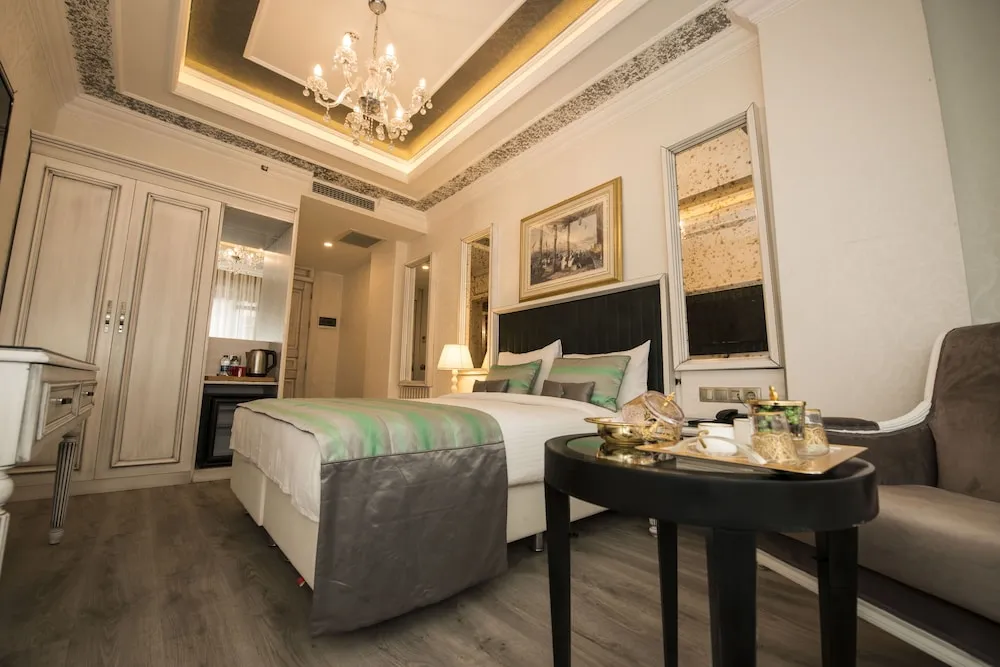 Standard Atrium Double Room