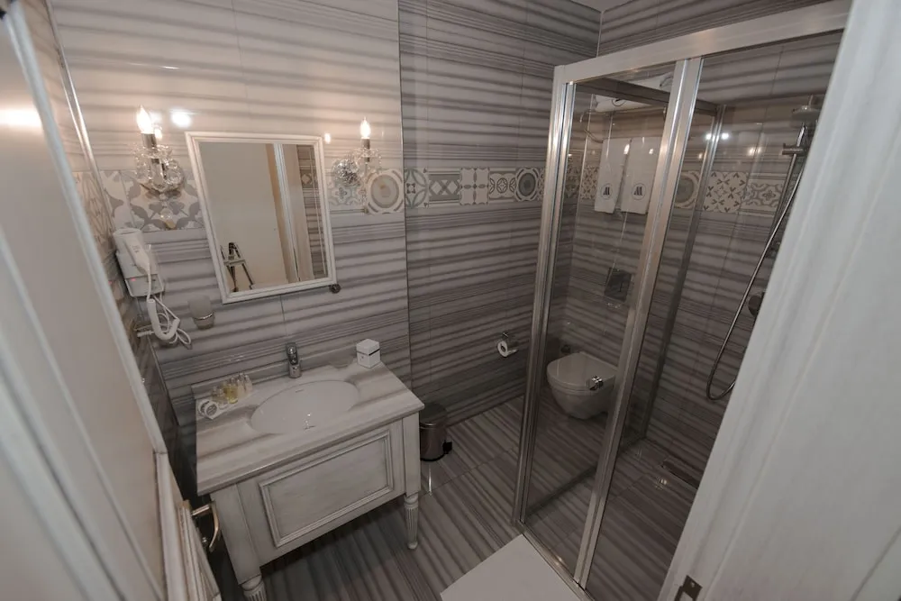 Standard Atrium Double Room