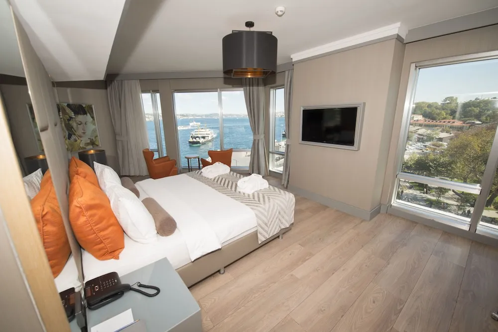 Queen Suite Sea View Room