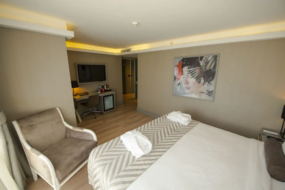 Deluxe Tek Büyük veya İki Ayrı Yataklı Oda, 1 Yatak Odası, Kısmi Deniz Manzaralı