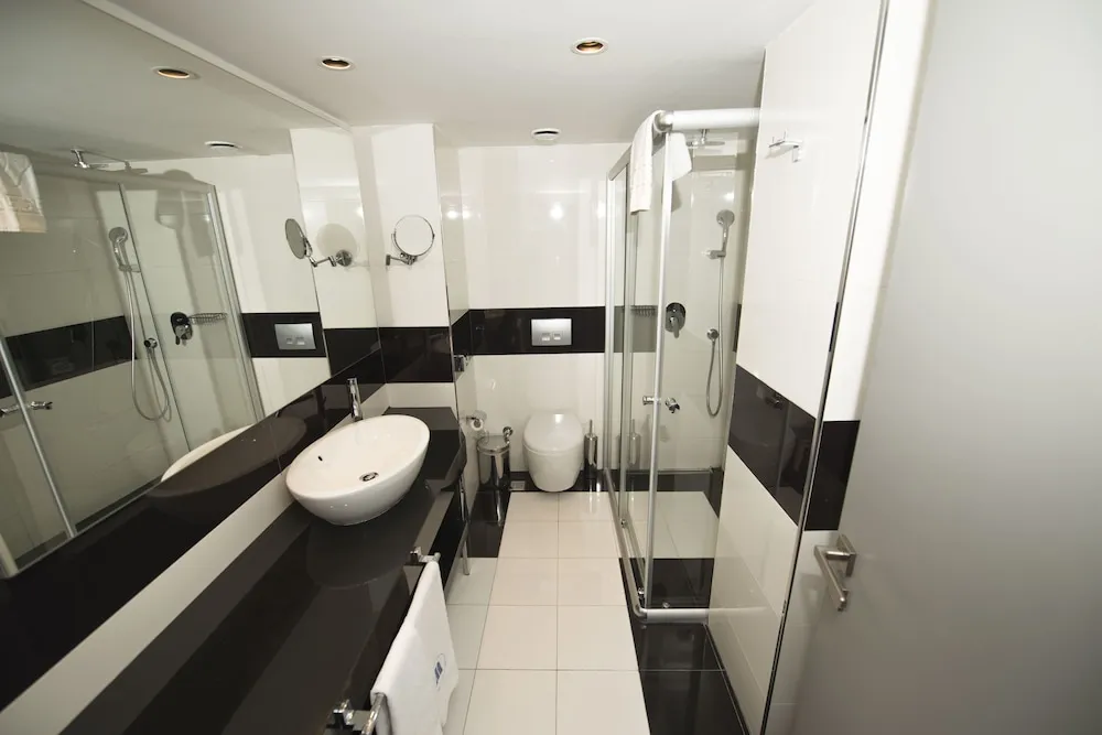 Deluxe Tek Büyük veya İki Ayrı Yataklı Oda, 1 Yatak Odası, Kısmi Deniz Manzaralı