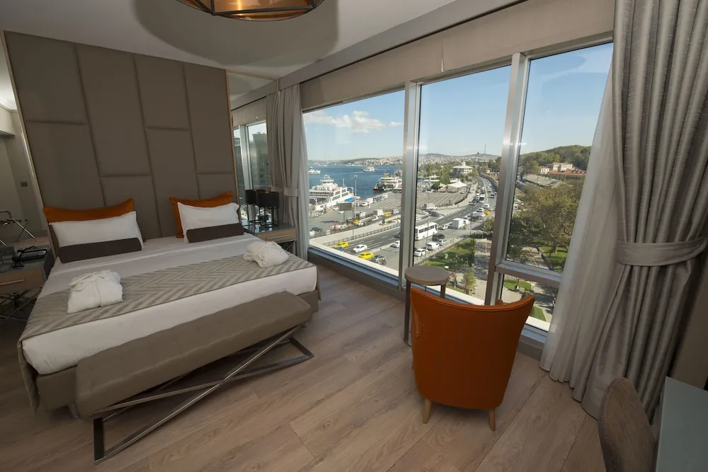 Deluxe Tek Büyük veya İki Ayrı Yataklı Oda, 1 Yatak Odası, Kısmi Deniz Manzaralı