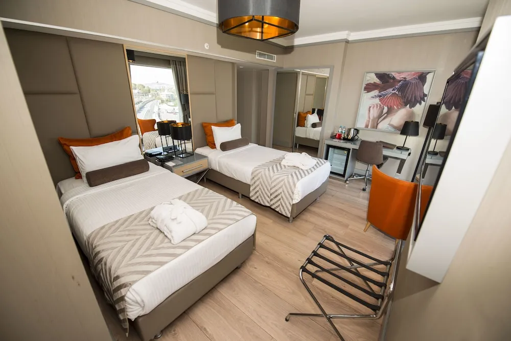Deluxe Tek Büyük veya İki Ayrı Yataklı Oda, 1 Yatak Odası, Kısmi Deniz Manzaralı