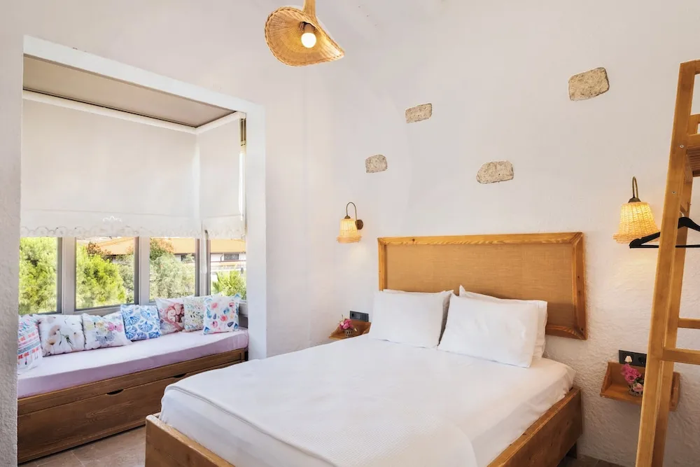 Deluxe Room with Bay Window
