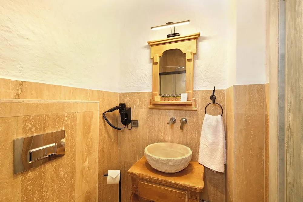 Deluxe Room with Bay Window