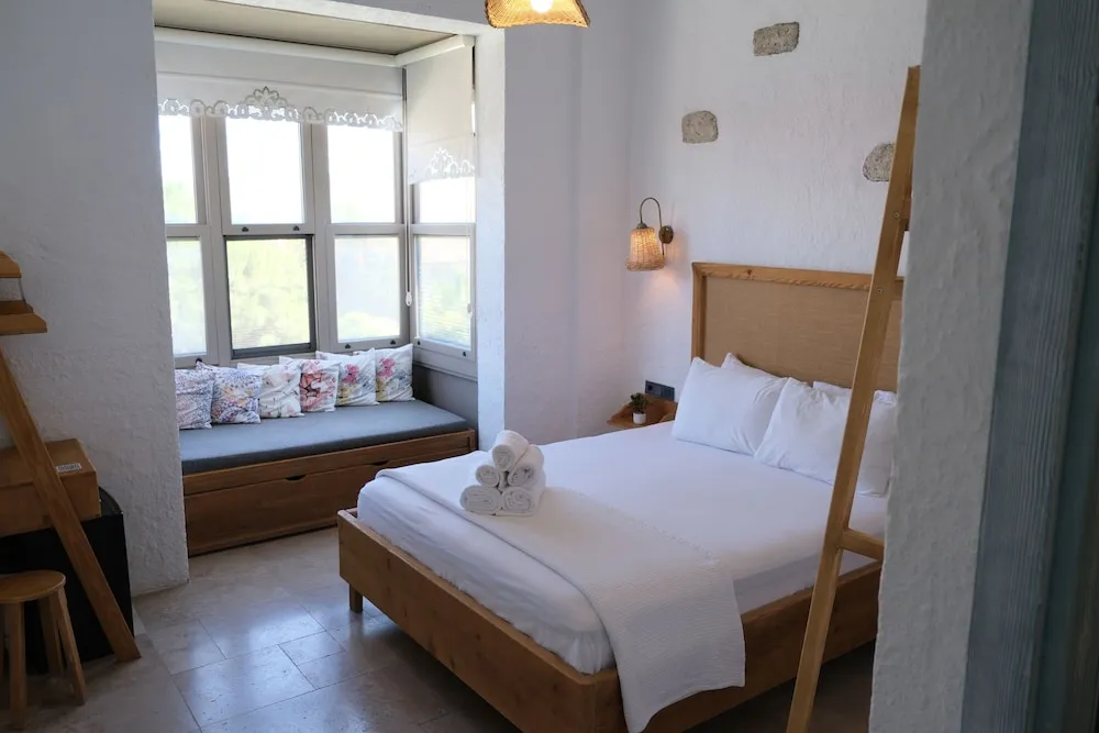 Deluxe Room with Bay Window