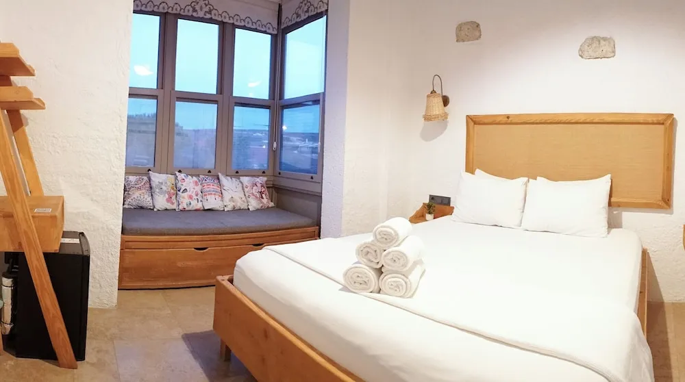 Deluxe Room with Bay Window