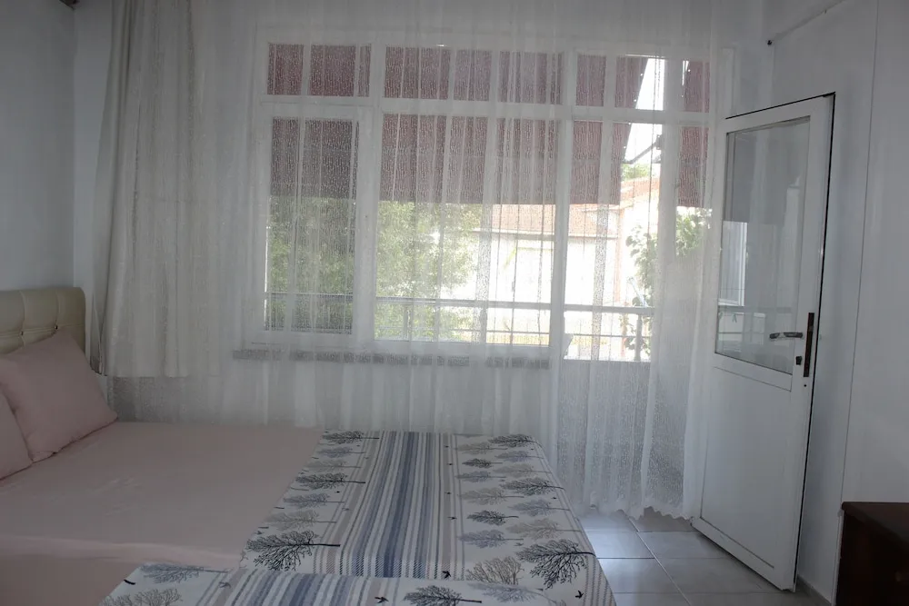 Family Tek Büyük veya İki Ayrı Yataklı Oda