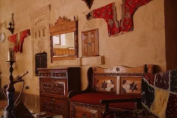 Oriental Cave Suites