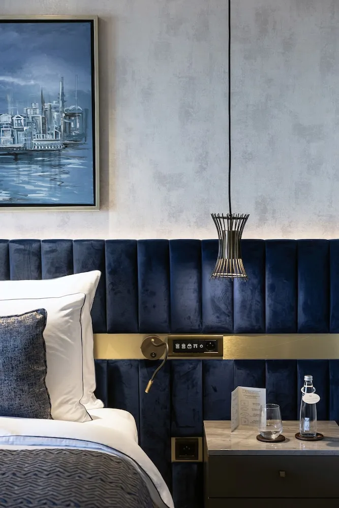 Deluxe King Room with City View