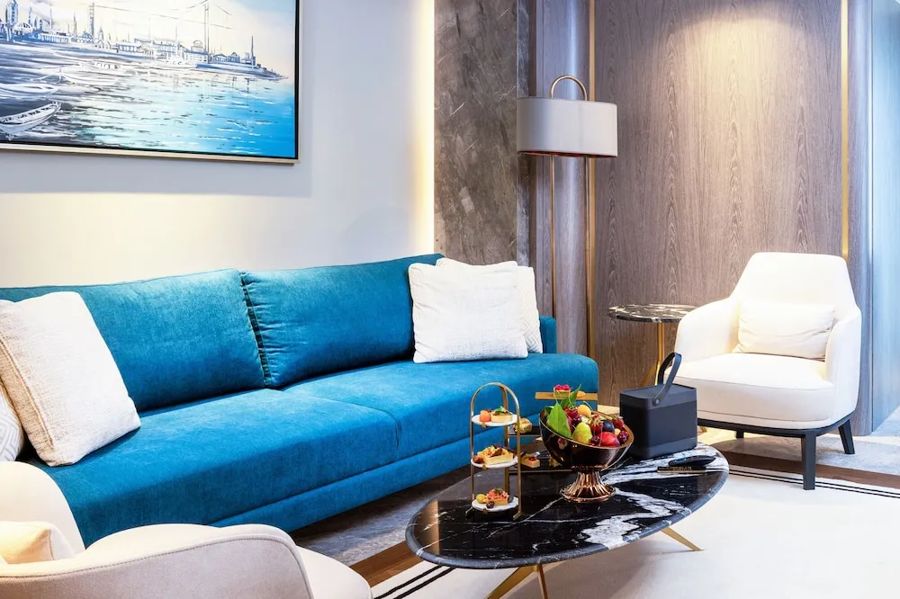 Queen Suite with Sea View