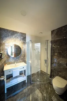 Mell City Suite Hotel