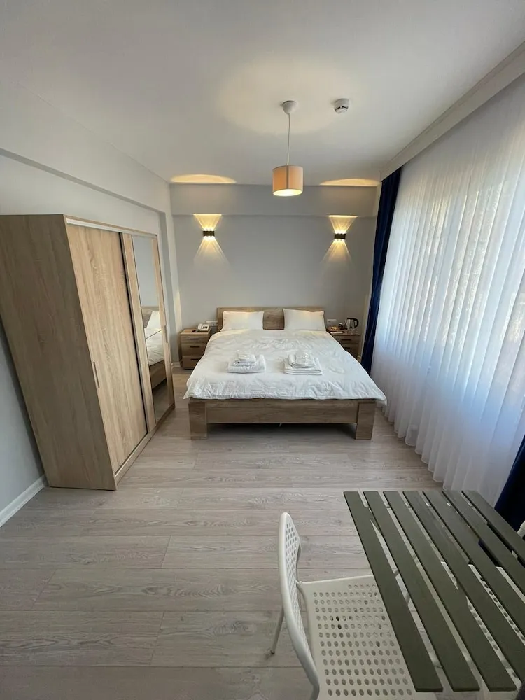 Luxury Tek Büyük Yataklı Oda