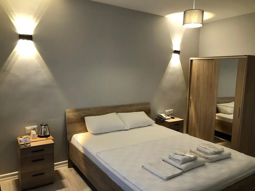 Luxury Tek Büyük Yataklı Oda
