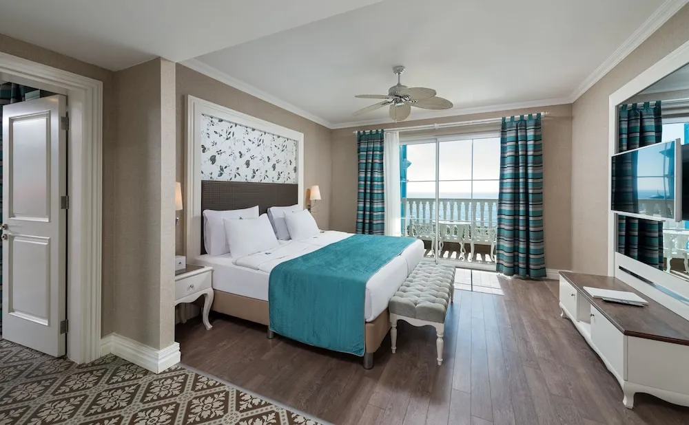 King Suite, Land View