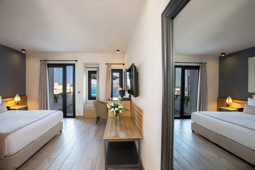 Deluxe Tek Büyük Yataklı Oda, Teras, Deniz Manzaralı