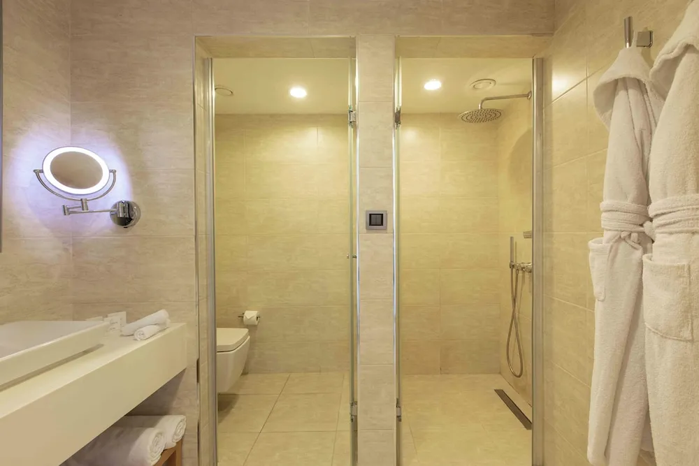 Deluxe Tek Büyük Yataklı Oda, Teras, Deniz Manzaralı