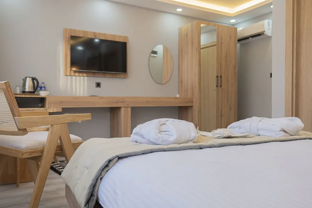 Deluxe Oda, 1 En Büyük (King) Boy Yatak