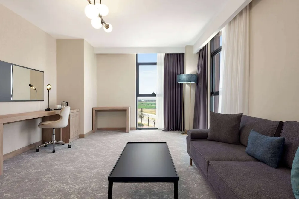 Süit, 1 En Büyük (King) Boy Yatak, Şehir Manzaralı, Köşe (Balcony)